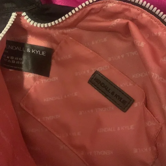 Kylie and Kendall black Crossbody or waist pack pink inside adjustable strap - Picture 5 of 6
